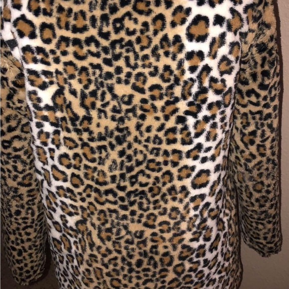 Beautiful girls leopard faux fur coat sz. 14/16 w/ quilted pink satin lining - Picture 2 of 5